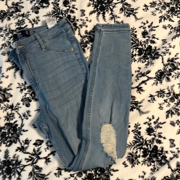Hollister light, destroyed Jean. - Picture 1 of 2